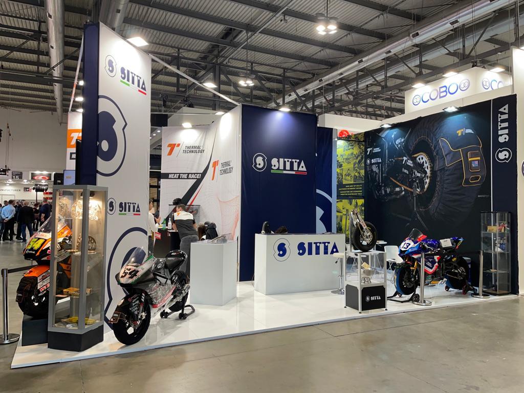 Questa immagine ha l'attributo alt vuoto; il nome del file è Vista-Laterale_Dx_LSx-Stand-H15_SM10-EICMA_2022.jpeg